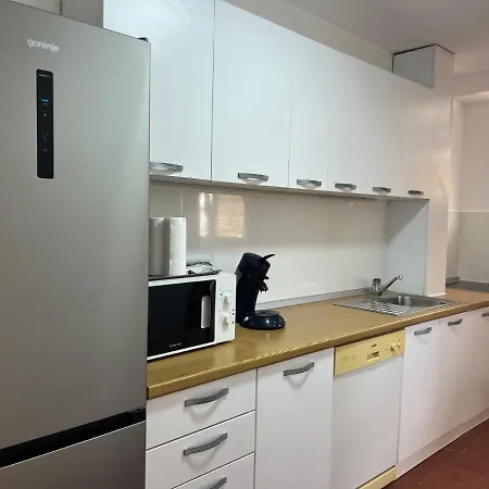 Bright With 2 Bedrooms And A Balcony