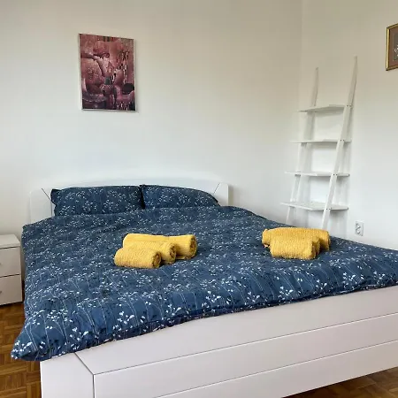 アパート Bright With 2 Bedrooms And A Balcony サラエヴォ