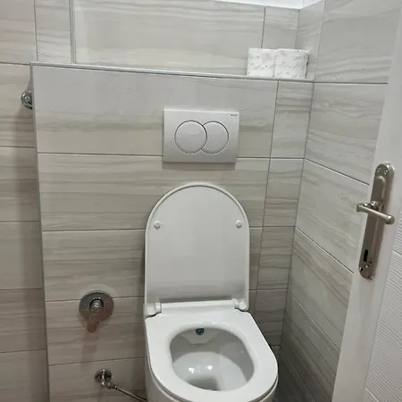 アパート Bright With 2 Bedrooms And A Balcony サラエヴォ